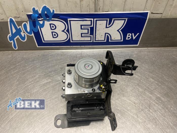 Begagnade ABS-pump Opel Combo Cargo 1.5 CDTI 100 Pris € 175,00 Marginaltabell erbjuds av Auto Bek