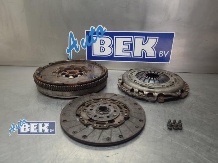 Usagé Kit embrayage (complet) Skoda Yeti (5LAC) 1.8 TSI 16V 4x4 Prix € 149,95 Règlement à la marge proposé par Auto Bek