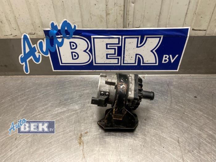 Begagnade Extra vattenpump Audi Q3 Sportback (F3N) 1.4 45 TFSIe 16V Pris € 90,00 Marginaltabell erbjuds av Auto Bek