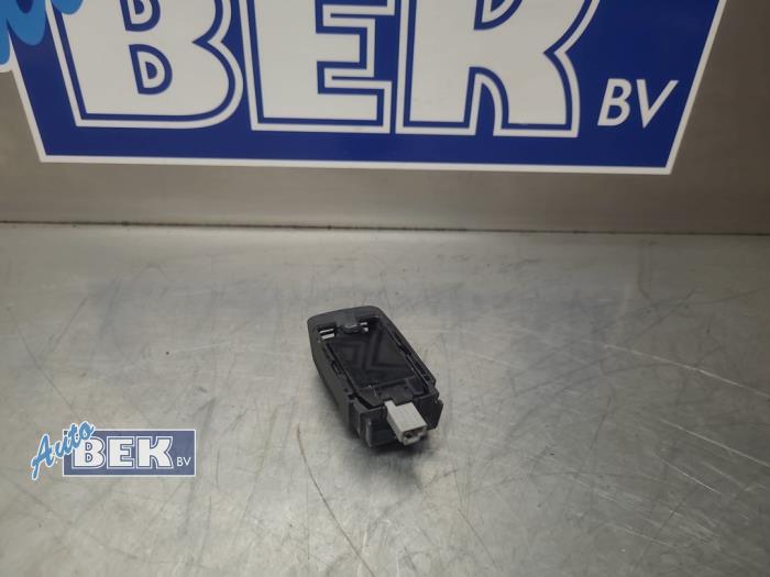 Begagnade Regnsensor Toyota RAV4 (A5) 2.5 Hybrid 16V Pris € 45,00 Marginaltabell erbjuds av Auto Bek