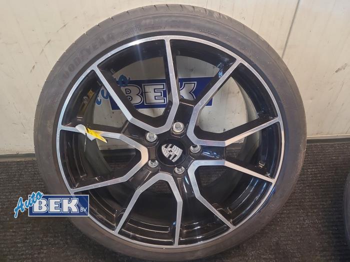 Begagnade Hjul + däck Porsche Taycan (Y1A) 4S 105 kWh Pris € 649,99 Marginaltabell erbjuds av Auto Bek