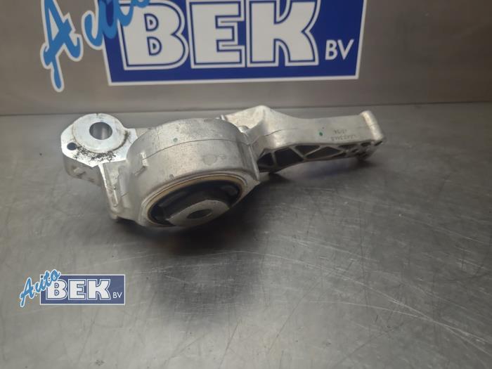 Used Engine mount Porsche Taycan (Y1A) 4S 105 kWh Price € 199,99 Margin scheme offered by Auto Bek