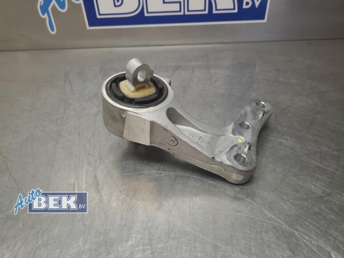Used Engine mount Porsche Taycan (Y1A) 4S 105 kWh Price € 99,99 Margin scheme offered by Auto Bek