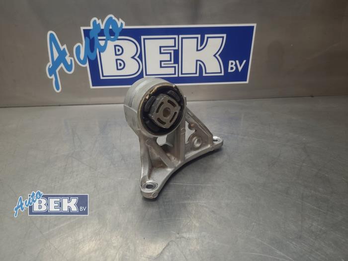 Used Engine mount Porsche Taycan (Y1A) 4S 105 kWh Price € 40,00 Margin scheme offered by Auto Bek