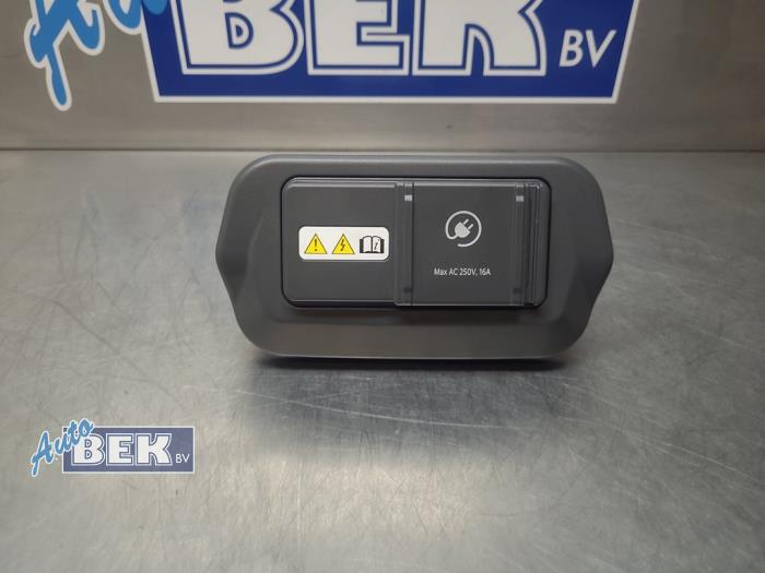 Używane Przetwornica Kia EV3 (SV1) 58.3/81.4 kWh Cena € 75,00 Procedura marży oferowane przez Auto Bek