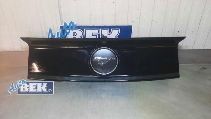 Rear light trim strip