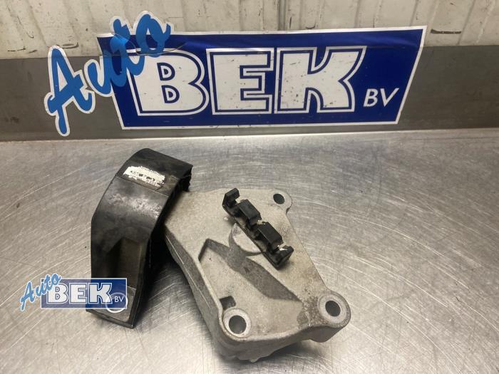Used Engine mount Renault Kangoo/Grand Kangoo (KW) 1.2 16V TCE Price € 14,99 Margin scheme offered by Auto Bek