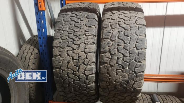 Używane Opona zimowa Cena na żądanie oferowane przez Auto Bek
