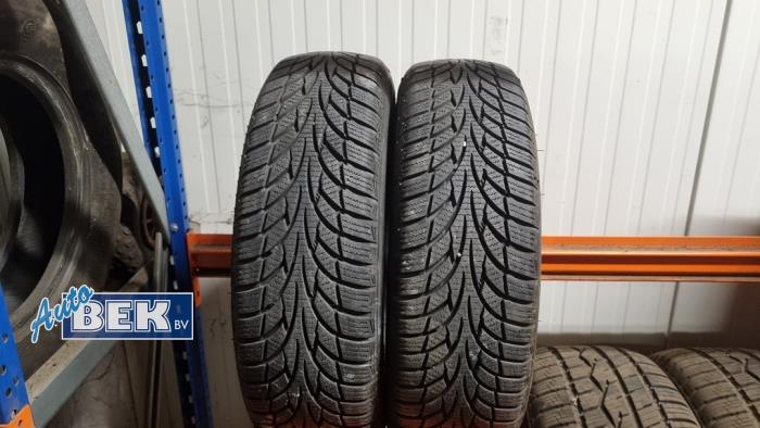 Używane Opona zimowa Cena na żądanie oferowane przez Auto Bek