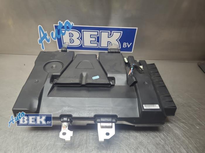 Używane Subwoofer Landrover Range Rover Evoque (LVJ/LVS) 2.2 TD4 16V Cena € 50,00 Procedura marży oferowane przez Auto Bek