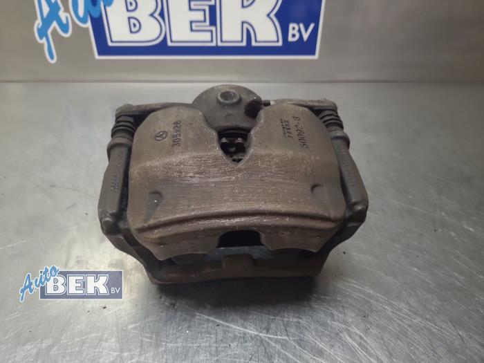 Gebrauchte Bremszange links vorne Mercedes E (W213) E-200d 1.6 Turbo 16V Preis auf Anfrage angeboten von Auto Bek