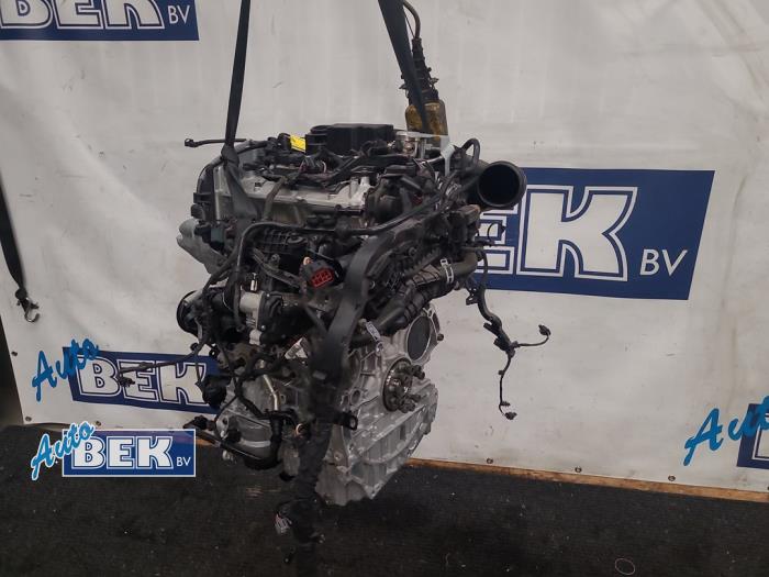 Engine from a Volvo XC40 (XZ) 1.5 T4 Plug-in Hybrid 12V 2023