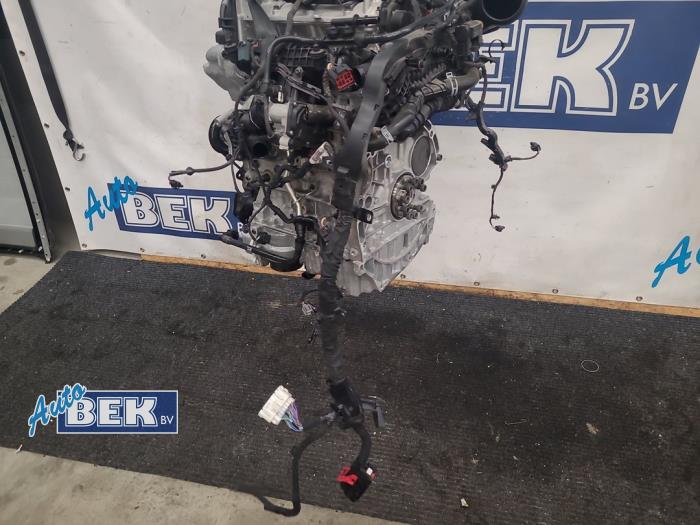 Engine from a Volvo XC40 (XZ) 1.5 T4 Plug-in Hybrid 12V 2023
