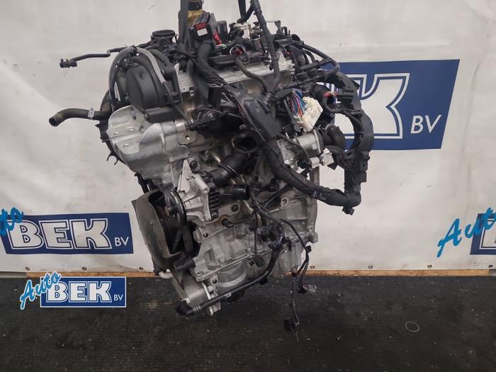 Engine from a Volvo XC40 (XZ) 1.5 T4 Plug-in Hybrid 12V 2023