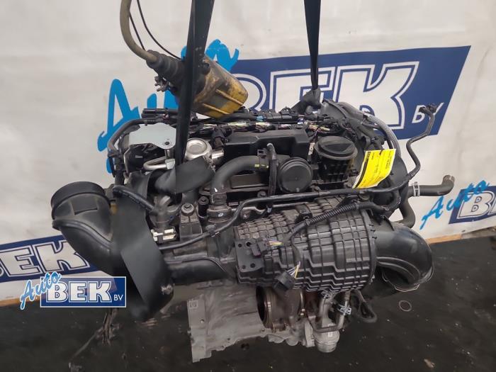 Engine from a Volvo XC40 (XZ) 1.5 T4 Plug-in Hybrid 12V 2023