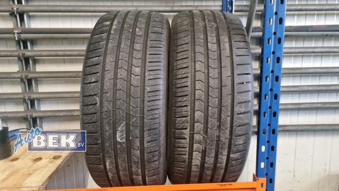 Używane Opona Cena na żądanie oferowane przez Auto Bek