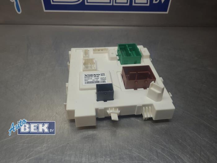 Used Body control computer Volvo XC40 (XZ) 1.5 T4 Plug-in Hybrid 12V Price € 185,00 Margin scheme offered by Auto Bek