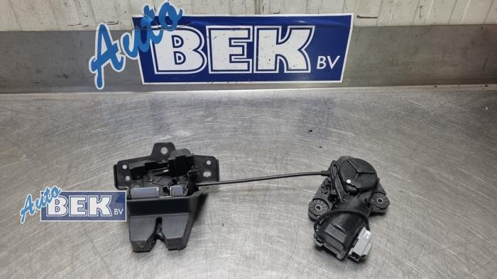 Tailgate lock mechanism Volvo XC40 1.5 T4 Plug-in Hybrid 12V - 31484235