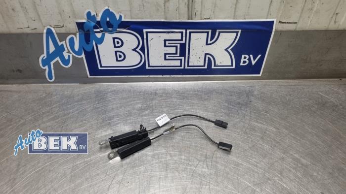 Używane Antena Volvo XC40 (XZ) 1.5 T4 Plug-in Hybrid 12V Cena € 25,00 Procedura marży oferowane przez Auto Bek
