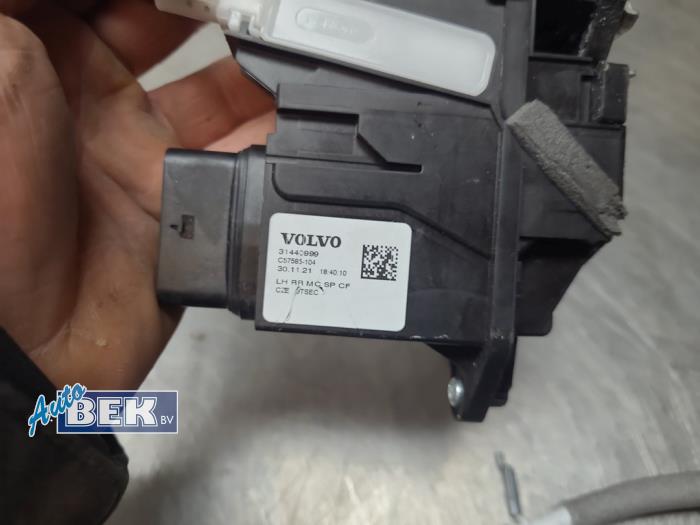 Rear door lock mechanism 4-door, left Volvo XC40 1.5 T4 Plug-in Hybrid ...