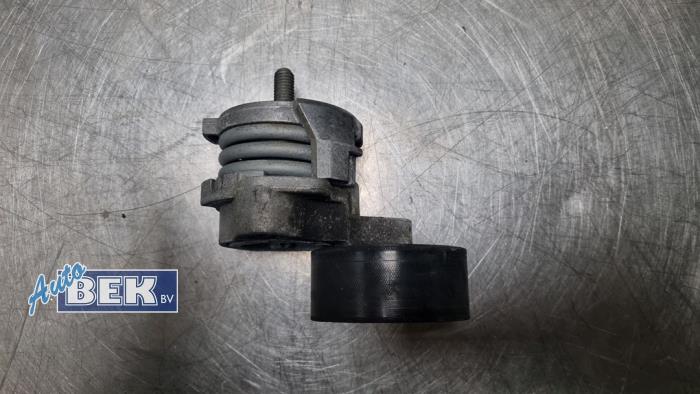 Spanrolle multiriem van een BMW M5 (F90) 4.4 Competition V8 32V TwinPower Turbo 2020