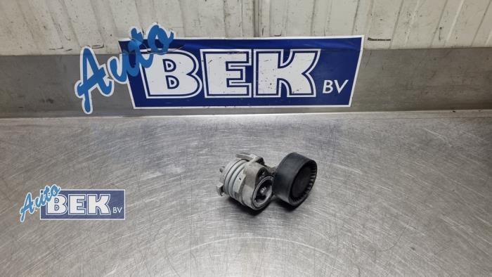 Usados Tensor correa múltiple BMW M5 (F90) 4.4 Competition V8 32V TwinPower Turbo Precio € 25,00 Norma de margen ofrecido por Auto Bek