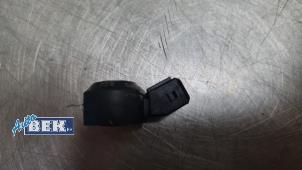 Klopfsensor van een BMW M5 (F90) 4.4 Competition V8 32V TwinPower Turbo 2020
