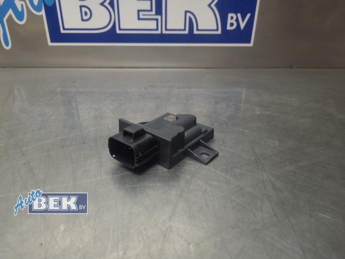 Usagé Module pompe carburant Jaguar F-Pace 2.0 D 180 16V AWD Prix € 30,00 Règlement à la marge proposé par Auto Bek