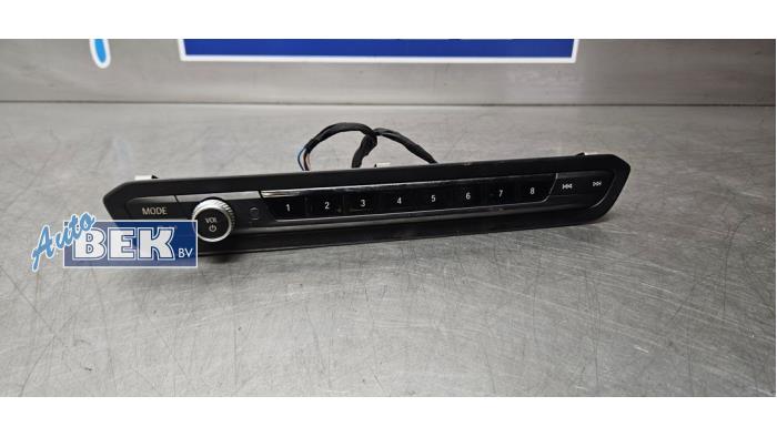 Usagé Panneau commande radio BMW 3 serie Touring (G21) 330e xDrive 2.0 TwinPower Turbo 16V Prix € 35,00 Règlement à la marge proposé par Auto Bek
