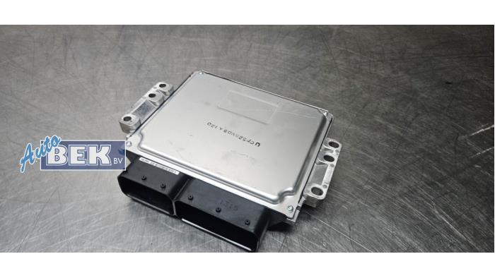 Engine management computer from a SsangYong Rodius 2.0 e-200 Xdi 16V 2WD 2016