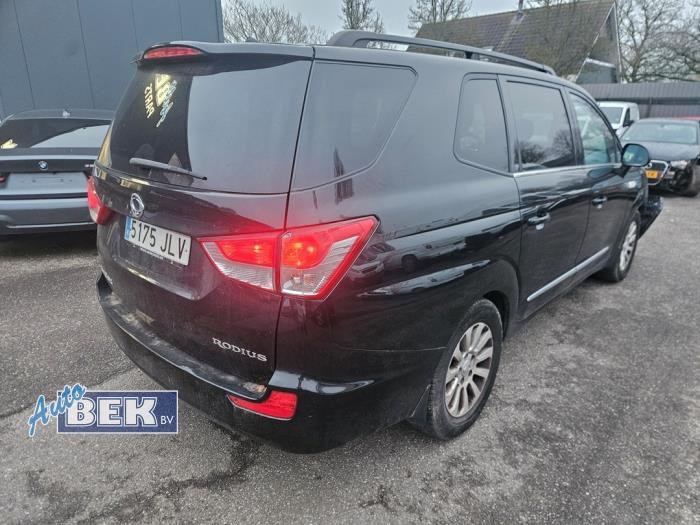 Usados Ventanilla triangular derecha detrás Ssang Yong Rodius 2.0 e-200 Xdi 16V 2WD Precio de solicitud ofrecido por Auto Bek