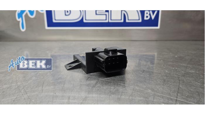 Usagé Module pompe carburant Landrover Range Rover Velar (LY) 2.0 16V P300 AWD Prix € 70,00 Règlement à la marge proposé par Auto Bek