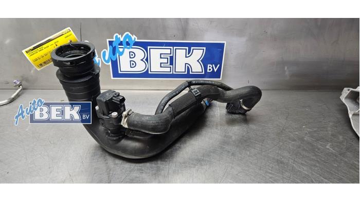 Gebrauchte Intercooler Rohr Landrover Range Rover Velar (LY) 2.0 16V P300 AWD Preis auf Anfrage angeboten von Auto Bek