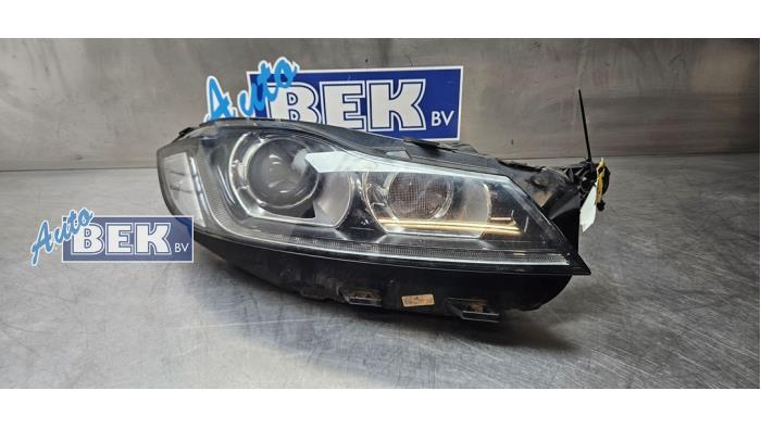 Używane Reflektor prawy Jaguar F-Pace 2.0 D 180 16V AWD Cena na żądanie oferowane przez Auto Bek