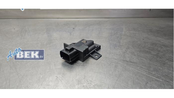 Usagé Module pompe carburant Jaguar F-Pace 2.0 D 180 16V AWD Prix € 30,00 Règlement à la marge proposé par Auto Bek