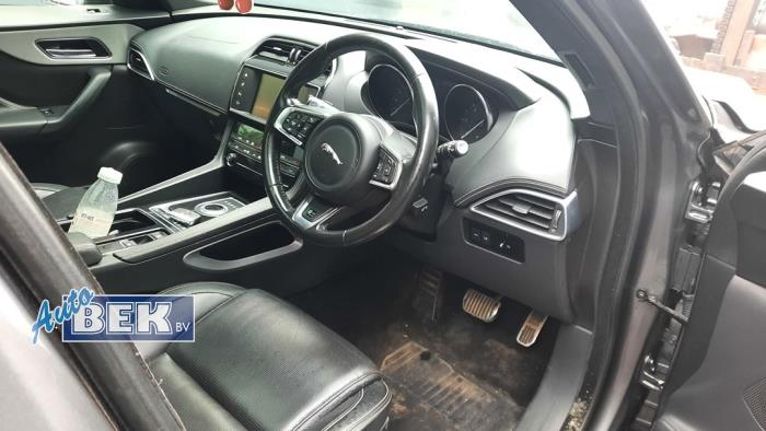 Usados Salpicadero Jaguar F-Pace 2.0 D 180 16V AWD Precio € 600,00 Norma de margen ofrecido por Auto Bek