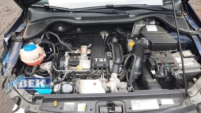 Motor van een Volkswagen Polo V (6R) 1.2 TSI 2014