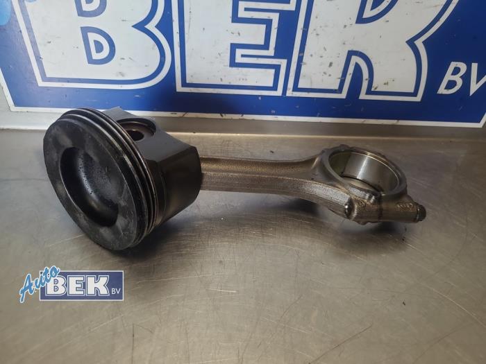Piston d'un Audi Q3 (F3B) 2.0 35 TDI 16V 2020