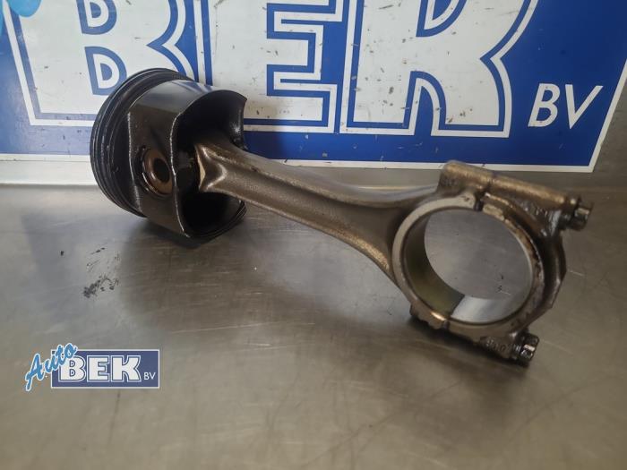 Piston d'un Audi Q3 (F3B) 2.0 35 TDI 16V 2020