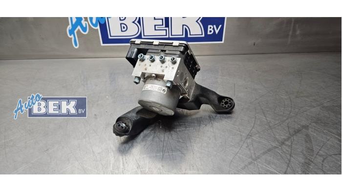 Usagé Bloc ABS BMW 1 serie (F40) 116d 1.5 12V TwinPower Prix € 475,00 Règlement à la marge proposé par Auto Bek