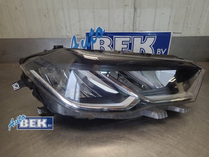 Używane Reflektor prawy Volkswagen Polo VI (AW1) 1.0 TSI 12V Cena € 700,00 Procedura marży oferowane przez Auto Bek