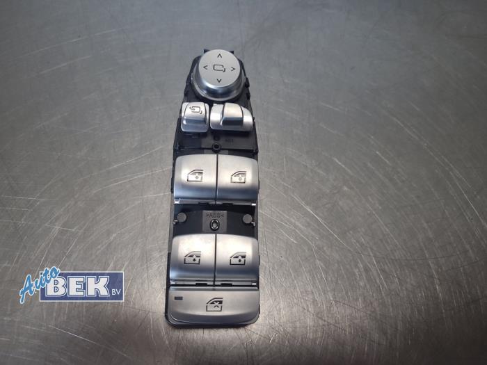Usados Interruptor combinado de ventanillas BMW i4 (G26) xDrive40 Precio € 45,00 Norma de margen ofrecido por Auto Bek