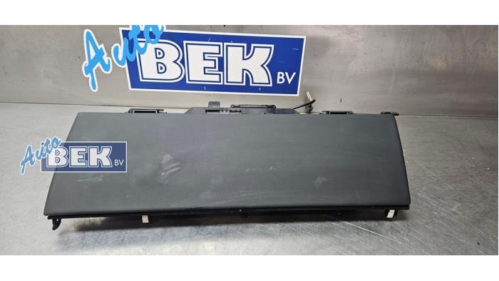 Begagnade Handskfack Tesla Model 3 Performance AWD 78 kWh Pris € 100,00 Marginaltabell erbjuds av Auto Bek
