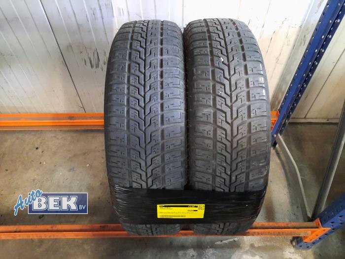 Używane Opona Cena na żądanie oferowane przez Auto Bek
