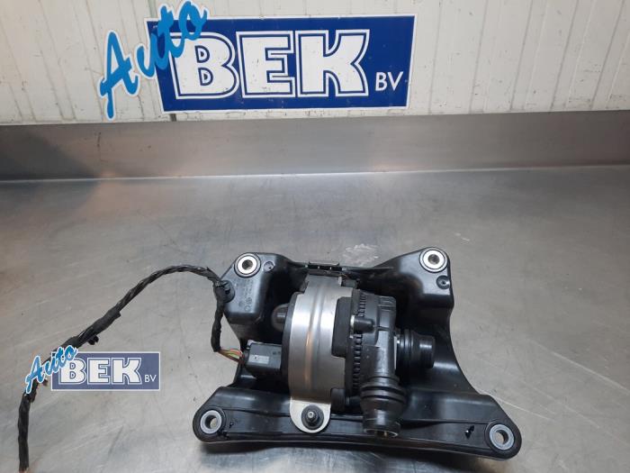 Begagnade Vattenpump BMW i4 (G26) xDrive40 Pris € 200,00 Marginaltabell erbjuds av Auto Bek