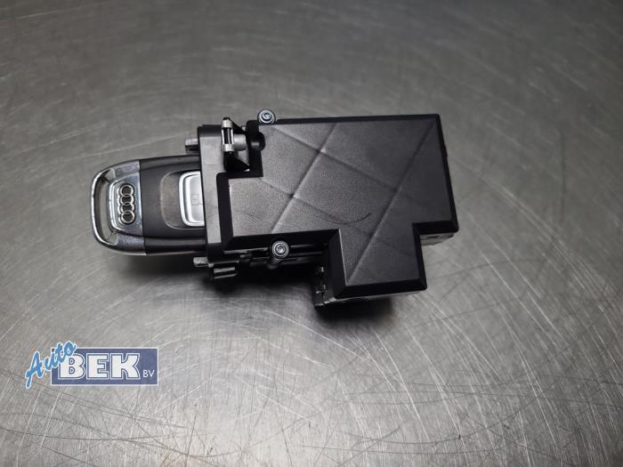 Używane Stacyjka + Kluczyk Audi Q5 (8RB) 2.0 TDI 16V Quattro Cena € 45,00 Procedura marży oferowane przez Auto Bek