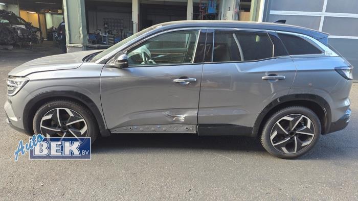 Używane Próg lewy Renault Austral 1.2 Mild Hybrid Advanced 130 Cena na żądanie oferowane przez Auto Bek