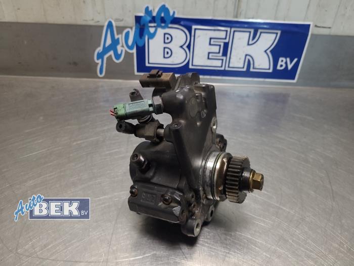 Usagé Pompe carburant électrique Ssang Yong Rodius 2.0 e-200 Xdi 16V 2WD Prix sur demande proposé par Auto Bek