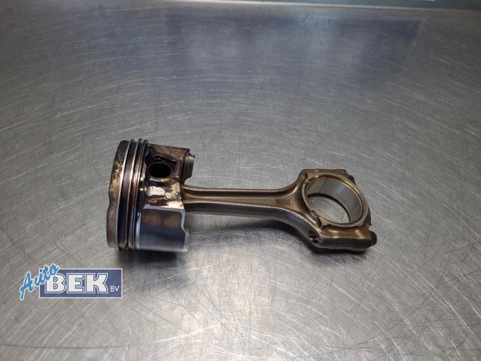 Usagé Piston Jeep Compass II (MP) 1.4 Multi Air2 16V 4x4 Prix sur demande proposé par Auto Bek
