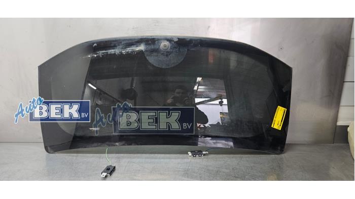 Usados Ventanilla detrás Peugeot 2008 (UD/UK/UR/US/UX) 1.2 VTi 12V PureTech 130 Precio € 115,00 Norma de margen ofrecido por Auto Bek